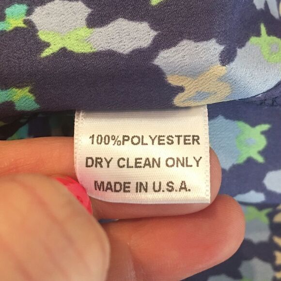 Sleeveless Aztec V-Neck Top - Picture 10 of 10